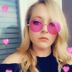 Meet your Posher, Cameo